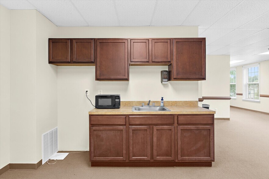 More Photos Of 601 7th St, Laurel Coworking Space