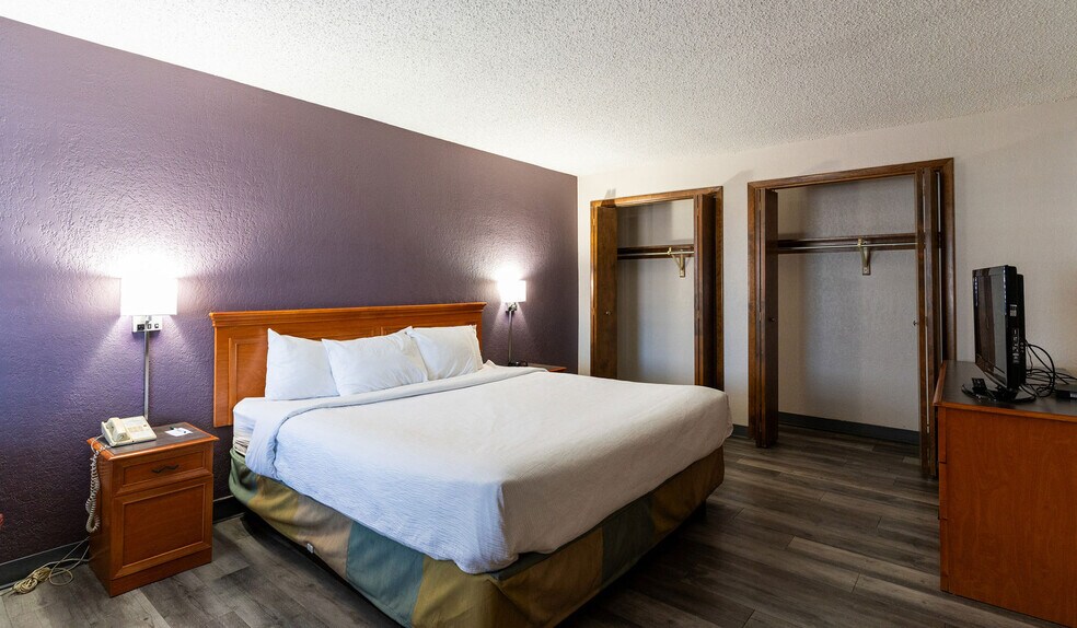 More Photos Of 675 Scott Ave, Farmington Hotel For Sale