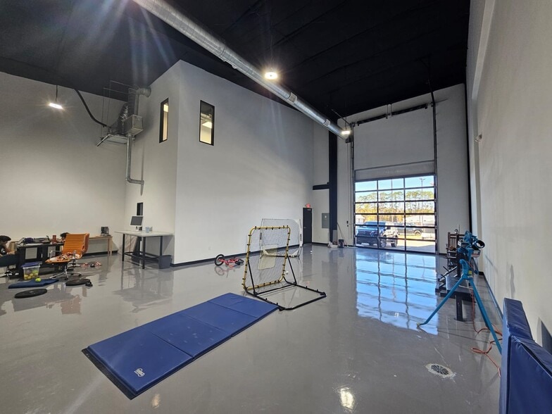 More Photos Of 32502 Tamina Rd, Magnolia Office For Lease