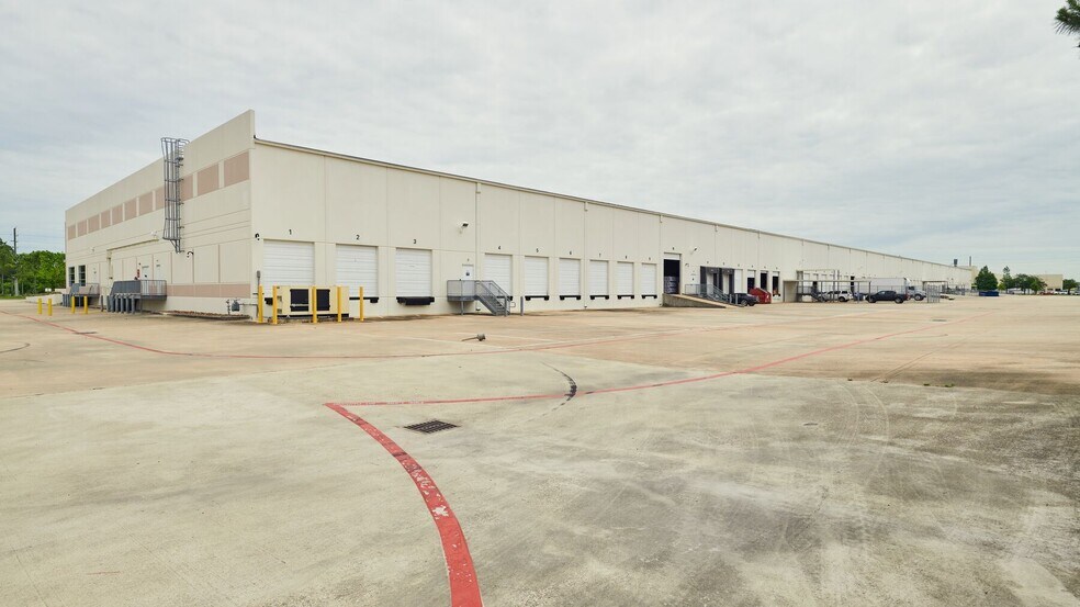 More Photos Of 10305 Round Up Ln, Houston Warehouse For Lease