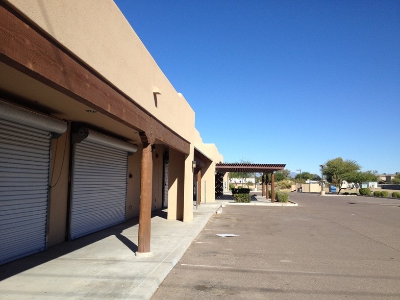 More Photos Of 2534 E Greenway Rd, Phoenix Freestanding For Lease
