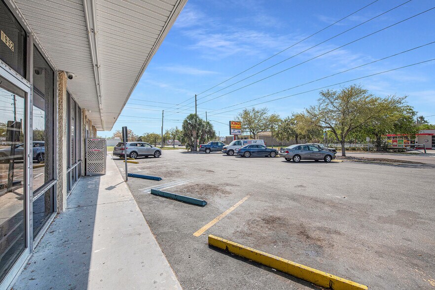 More Photos Of 1952 49th St S, Saint Petersburg Storefront For Sale