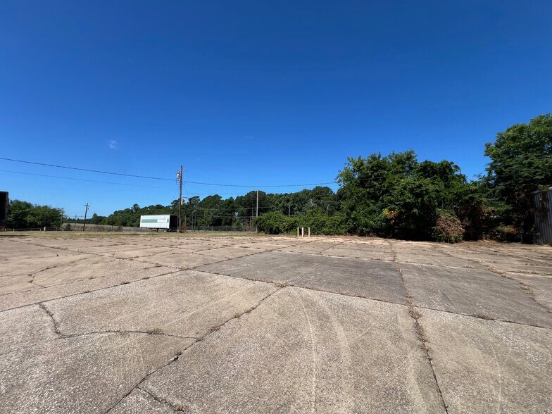 More Photos Of 2300 US-259 BUS, Kilgore Warehouse For Lease