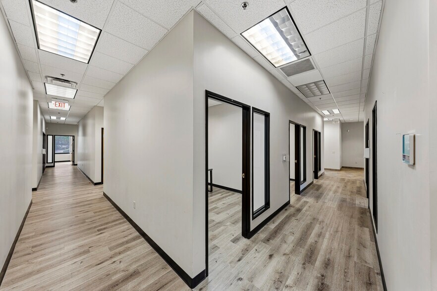 More Photos Of 34225 N 27th Dr, Phoenix Medical For Lease