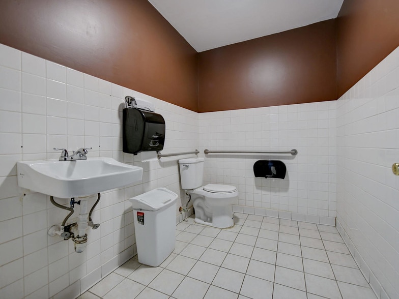 More Photos Of 638-640 Stokes Rd, Medford Restaurant For Sale
