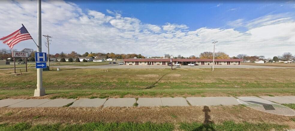 More Photos Of 900 E 7th St, Wayne Hotel For Sale