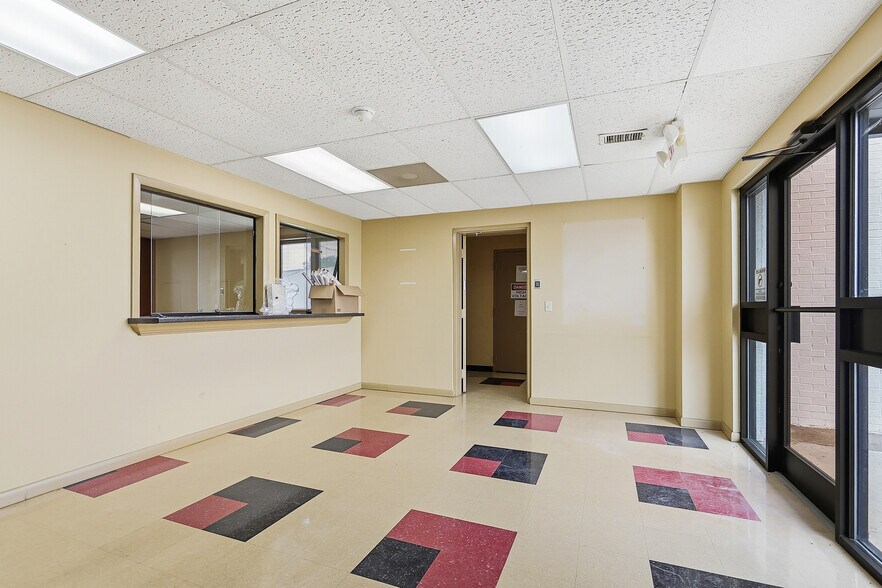 More Photos Of 1221 S Willow Ave, Cookeville Office Residential For Lease