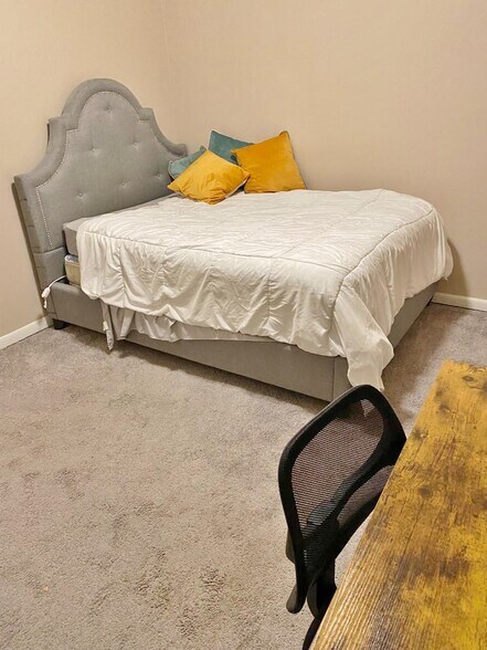 More Photos Of 300 Main St, Sherwood Apartments For Sale