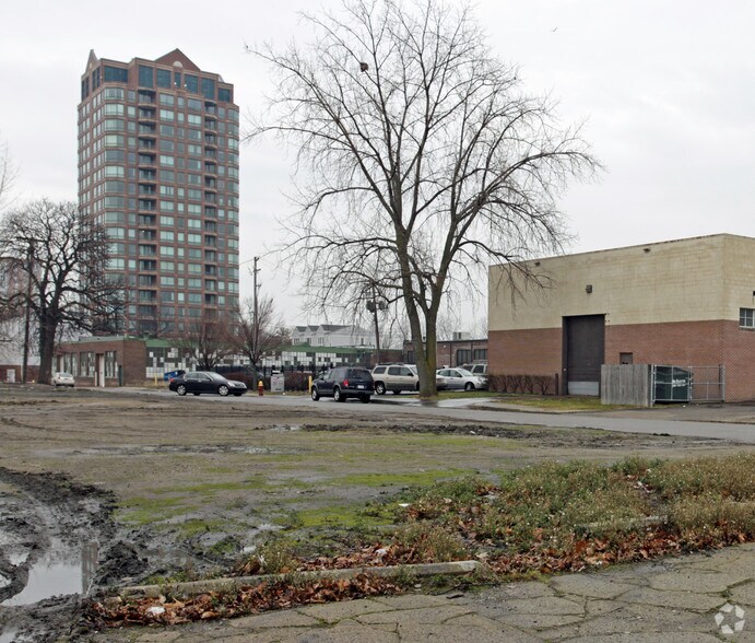 More Photos Of 3250 Franklin St, Detroit Office For Lease