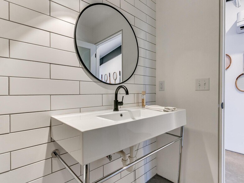 More Photos Of 711 N Douglas Ave, Oklahoma City Apartments For Sale