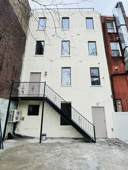 More Photos Of 12-11 Jackson Ave, Long Island City Storefront Retail Residential For Lease