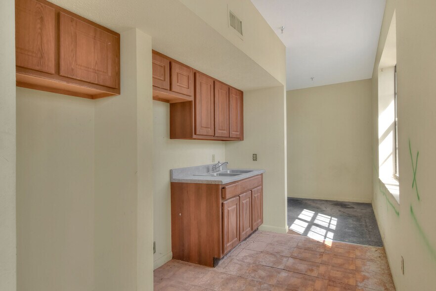 More Photos Of 206 Pilaklakaha Ave, Auburndale Apartments For Sale