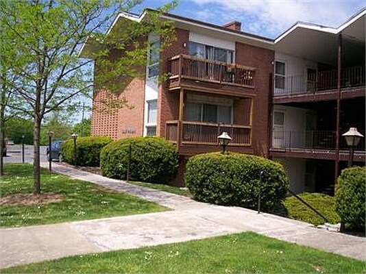 More Photos Of 101 Waldorf Pky, Syracuse Apartments For Sale