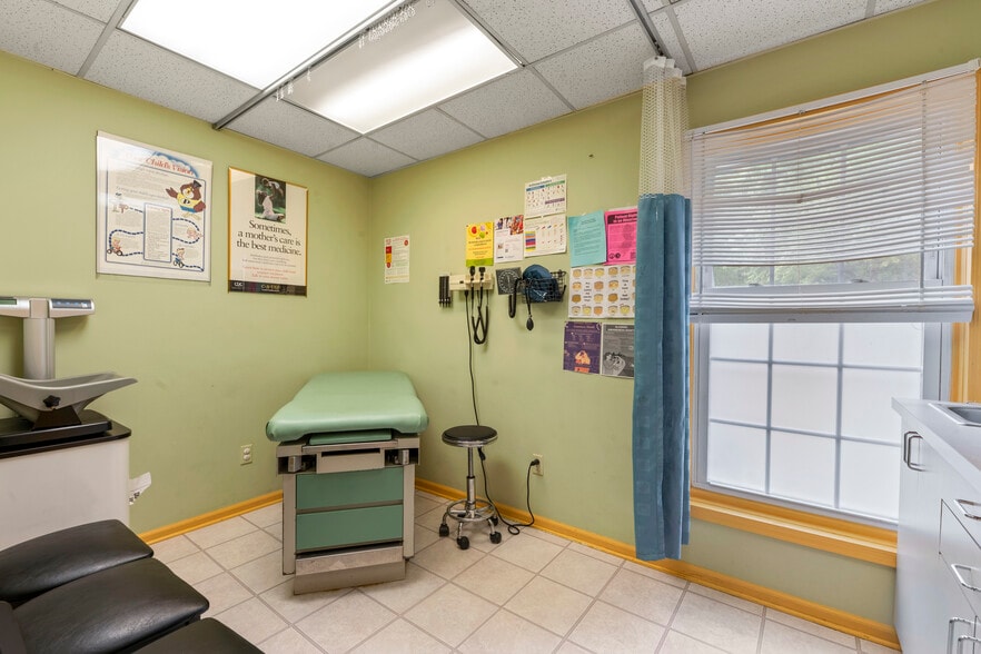 More Photos Of 7 Auer Ct, East Brunswick Office For Sale