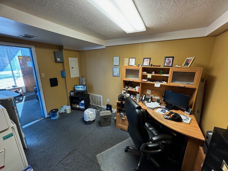 More Photos Of 7300 Troost Ave, Kansas City Auto Repair For Sale