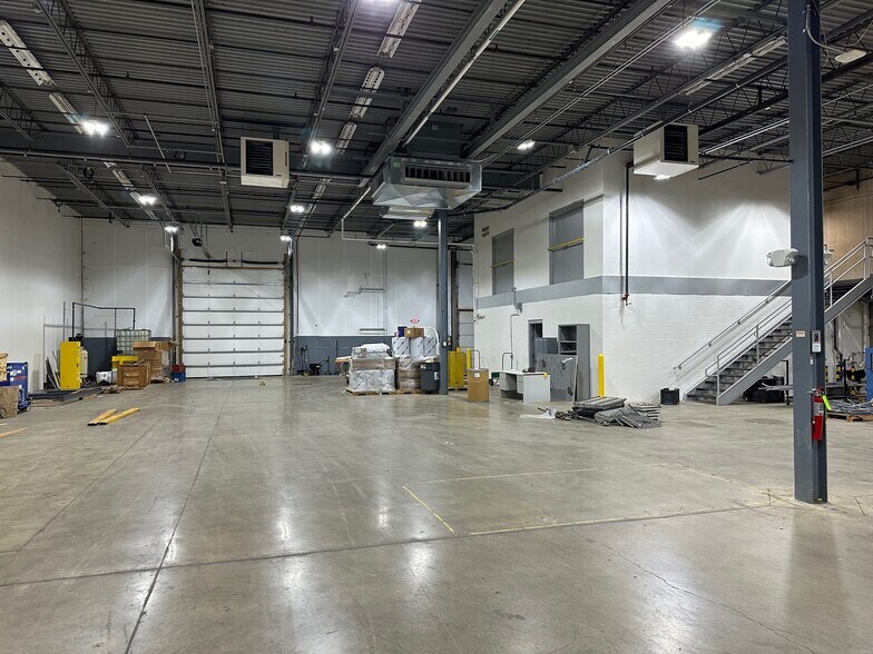 More Photos Of 2152-2162 Heller Dr, Beavercreek Warehouse For Lease