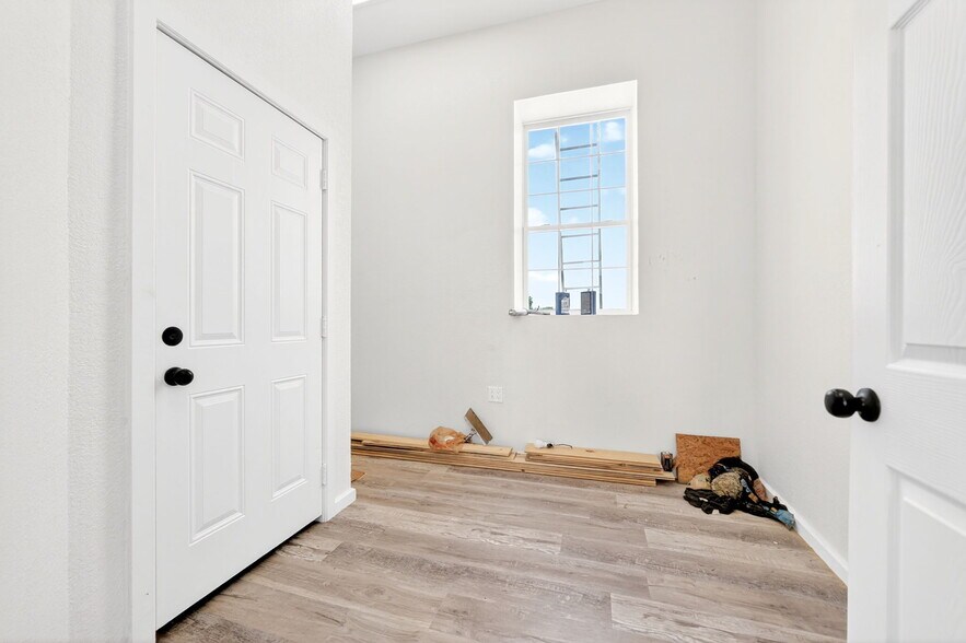 More Photos Of 201 N Bois D Arc St, Forney Storefront For Sale