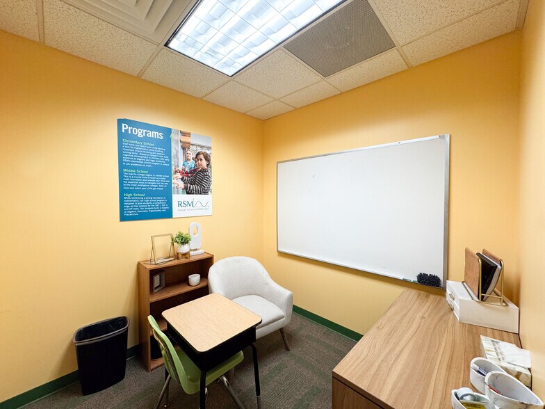 More Photos Of 860-862 Silas Deane Hwy, Wethersfield Freestanding For Sale