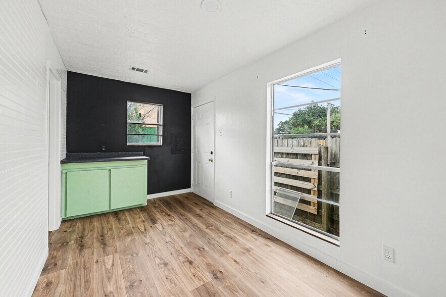More Photos Of 5711 5th St, Katy Medical For Lease