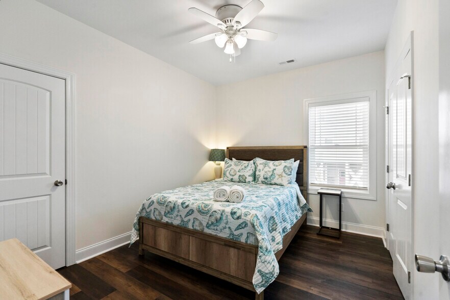 More Photos Of 2075-2085 New River Inlet Rd, North Topsail Beach Specialty For Sale