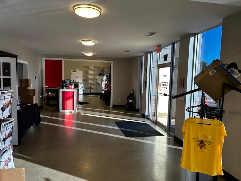 More Photos Of 5695 Hwy 400, Cumming Freestanding For Sale