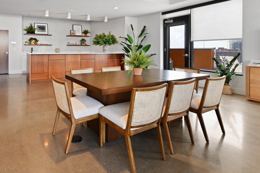 More Photos Of 250 S High St, Columbus Office For Lease