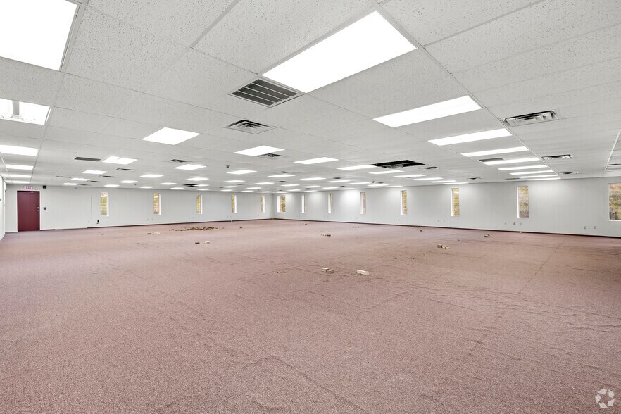 More Photos Of 2401 N Highway 287, Mansfield Showroom For Sale