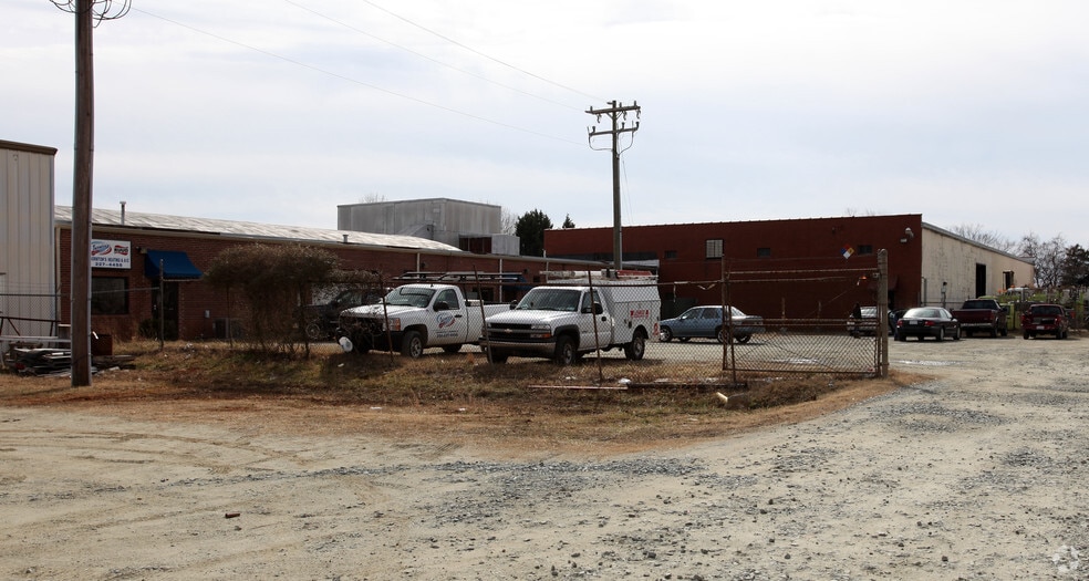 Primary Photo Of 1104 Southerland St, Graham Warehouse For Lease