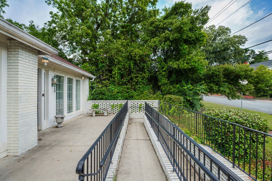More Photos Of 720 North Ave, Macon-Bibb Office Residential For Sale