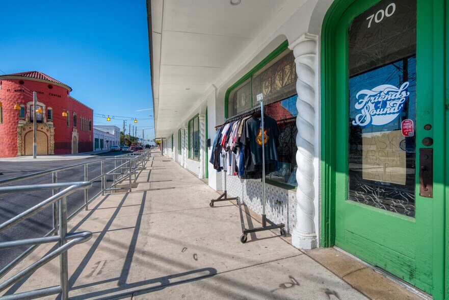 More Photos Of 700-714 Fredericksburg Rd, San Antonio Storefront Retail Office For Lease