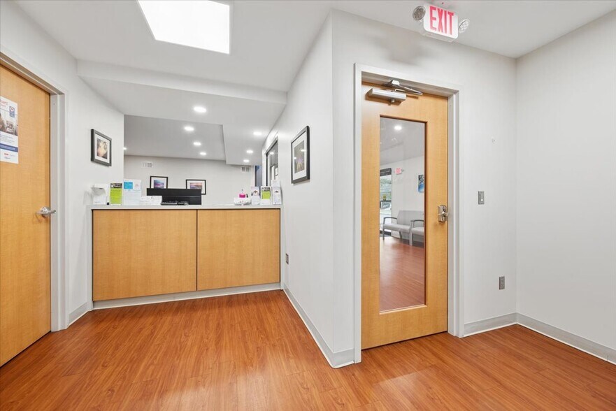 More Photos Of 762 US HIGHWAY 202/206, Bridgewater Medical For Lease