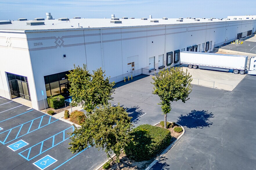More Photos Of 2247 N Plaza Dr, Visalia Distribution For Lease
