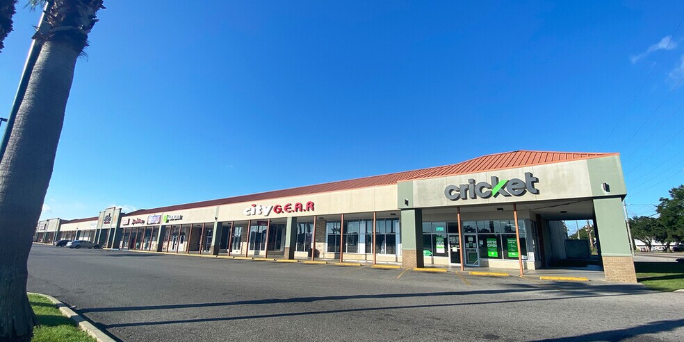 More Photos Of 105 Hardy Court Shopping Ctr, Gulfport Storefront For Sale