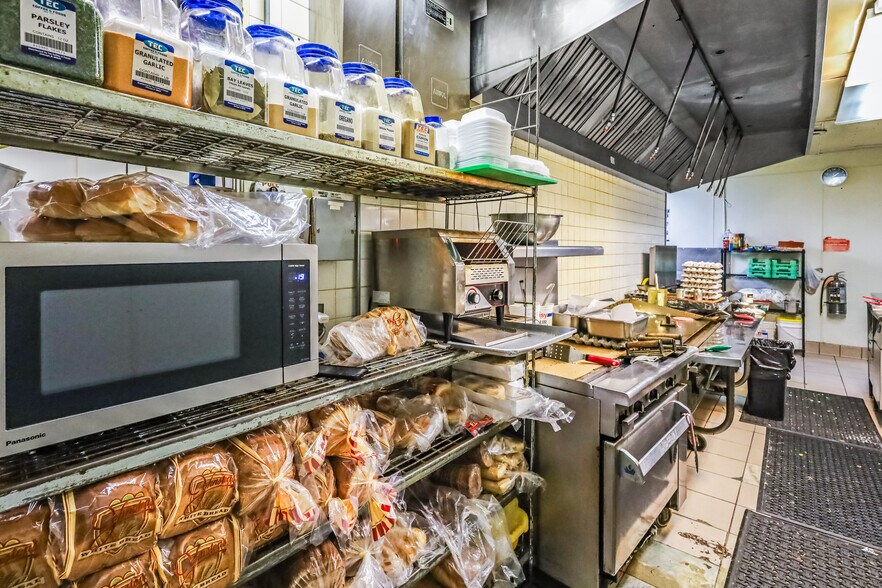 More Photos Of 2604 Custer St, Manitowoc General Retail For Sale