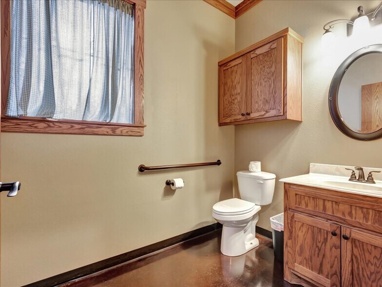 More Photos Of 7680 FM 2497, Lufkin Office For Sale