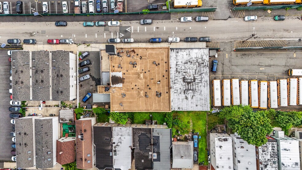 More Photos Of 235 Orient Ave, Jersey City Warehouse For Lease