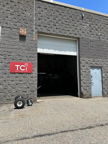 More Photos Of 78 Londonderry Tpke, Hooksett Light Distribution For Lease