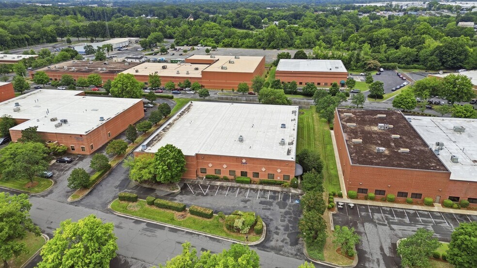 More Photos Of 10605 Southern Loop Blvd, Pineville Warehouse For Lease
