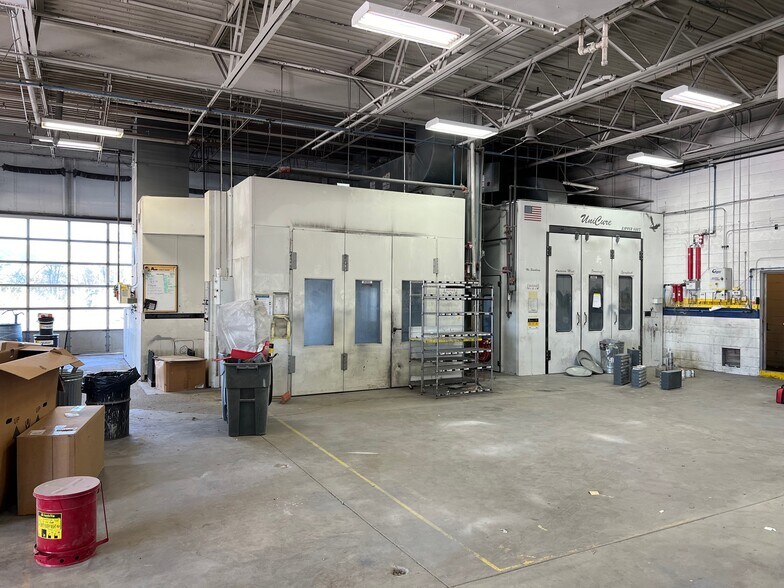 More Photos Of 1385 E Chicago St, Elgin Auto Repair For Lease