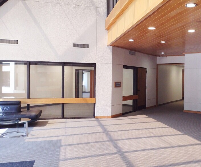 More Photos Of 5005 W Royal Ln, Irving Office For Lease