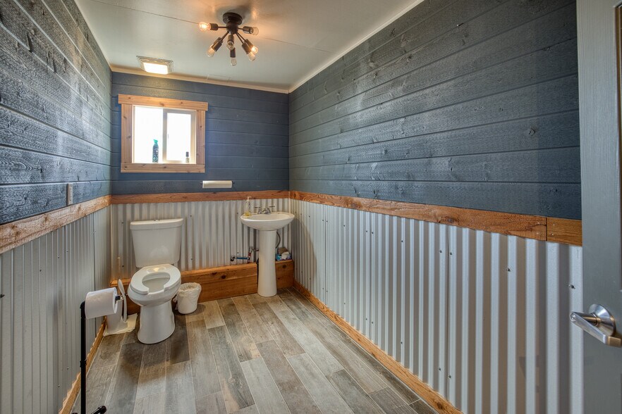 More Photos Of 40 Main St, Pacific Beach Flex For Sale