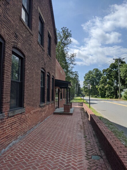 More Photos Of 409 Canal St, Plantsville Loft Creative Space For Lease