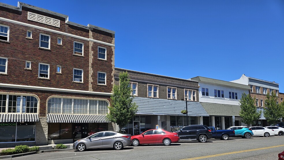 Primary Photo Of 1209 Commerce Ave, Longview Storefront Retail Residential For Lease