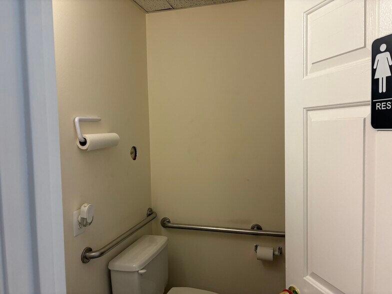 More Photos Of 8538 Terminal Rd, Lorton Warehouse For Lease