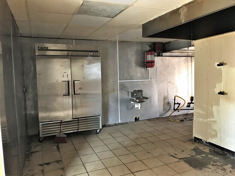 More Photos Of 412 FM 718, Newark Restaurant For Lease