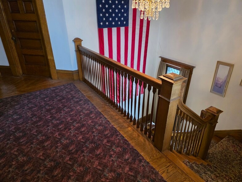 More Photos Of 219 E Lawrence Ave, Charlotte Office For Sale