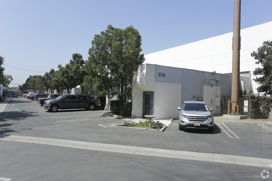 More Photos Of 3738-3742 W Century Blvd, Inglewood Warehouse For Lease
