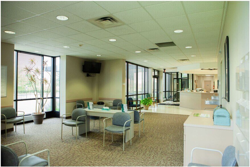 More Photos Of 790 Creekview Dr, Columbus Medical For Sale