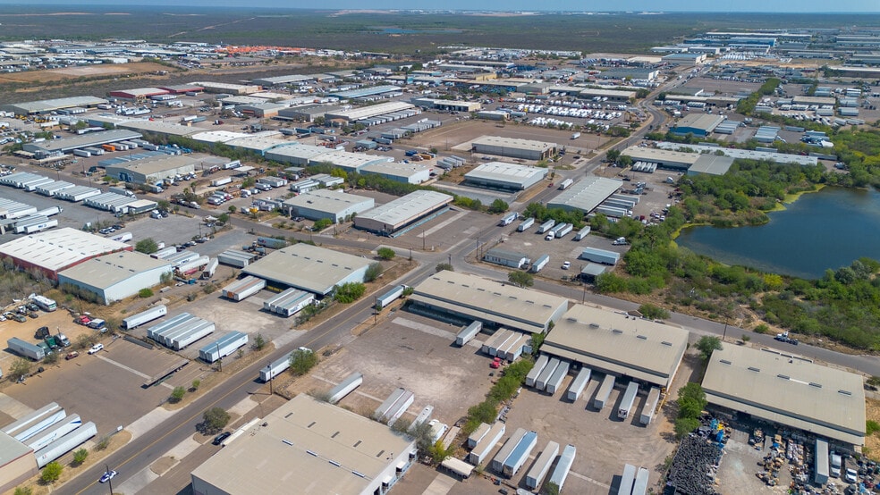 More Photos Of 14112 Business Ave, Laredo Warehouse For Lease