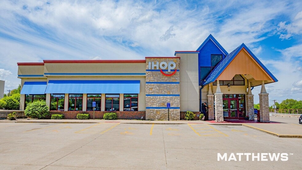 Primary Photo Of 3804 N Belt Hwy, Saint Joseph Restaurant For Sale